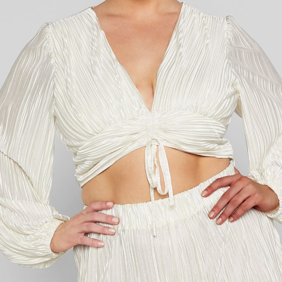 Ivory Set - Picture 2 of 3